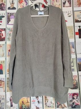 Textured Knit V-Neck Tunic Sweater in Green-Grey Colour – XXL